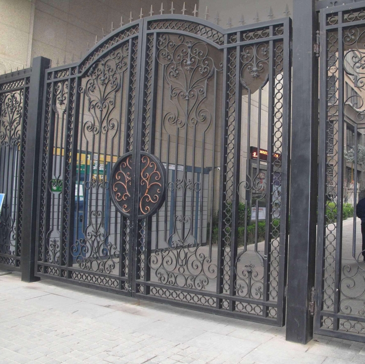 新疆铁艺教给你怎样选择适合你的围墙栏杆